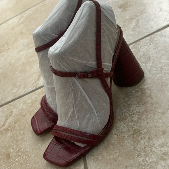 Sam Edelman Kit Slingback Block Heel Sandal - Picture 5 of 9